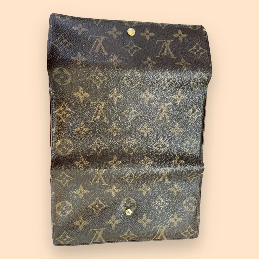 Authentic Louis Vuitton Vintage International Monogram Wallet - Picture 8 of 16